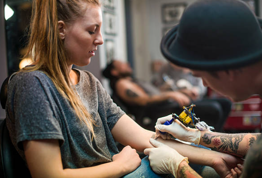 tatuera sig på sommaren